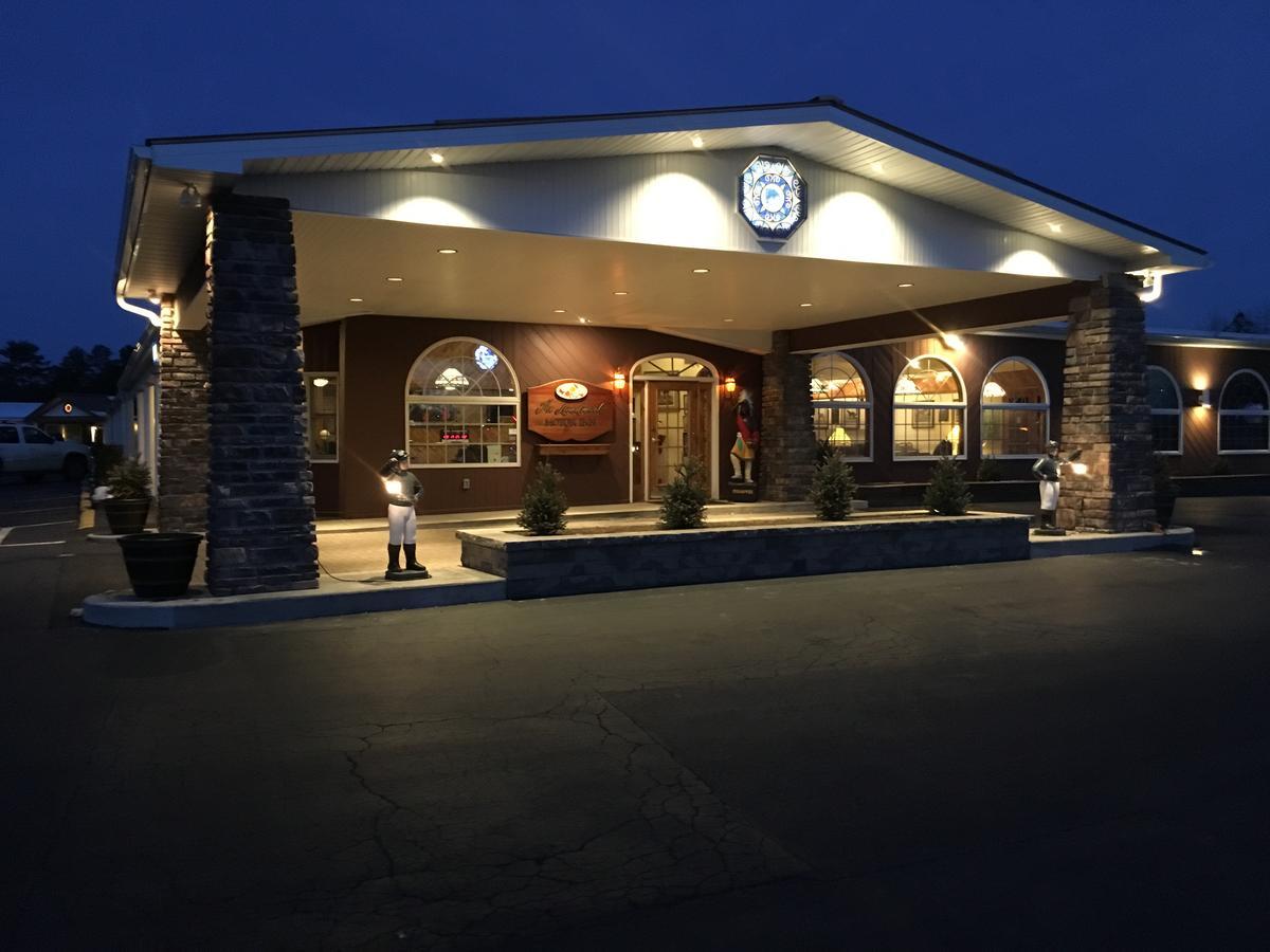 Landmark Motor Inn Glens Falls Exterior photo