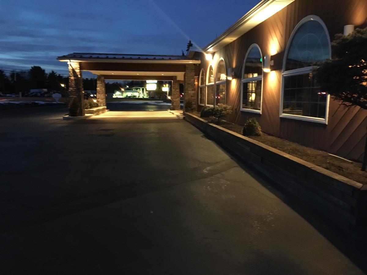 Landmark Motor Inn Glens Falls Exterior photo